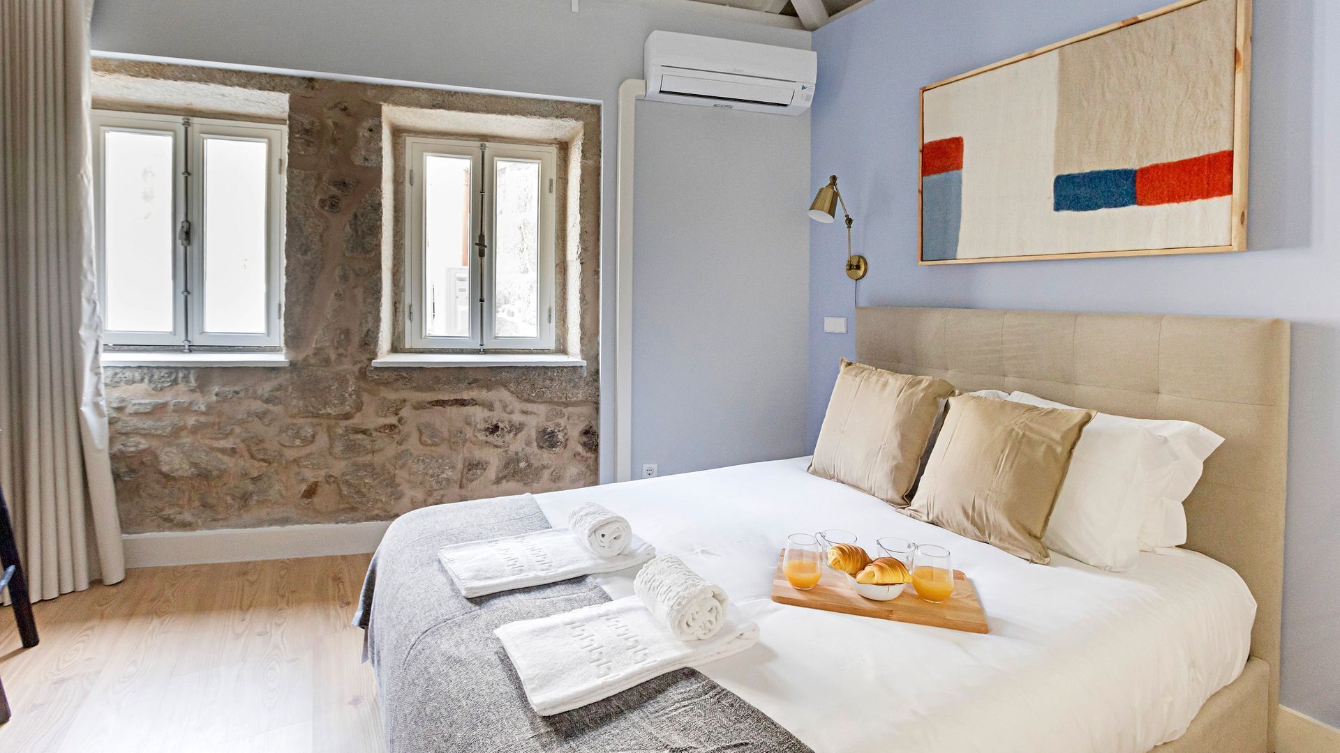 Iron/ironing board, WiFi (free), bed sheets