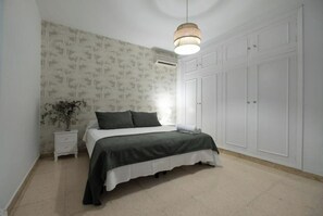 6 makuuhuonetta, silitysrauta/-lauta, vauvan matkasänky, ilmainen Wi-Fi