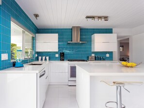 Private kitchen - The Pink Door of Little Beverly Hills (Palm Springs)