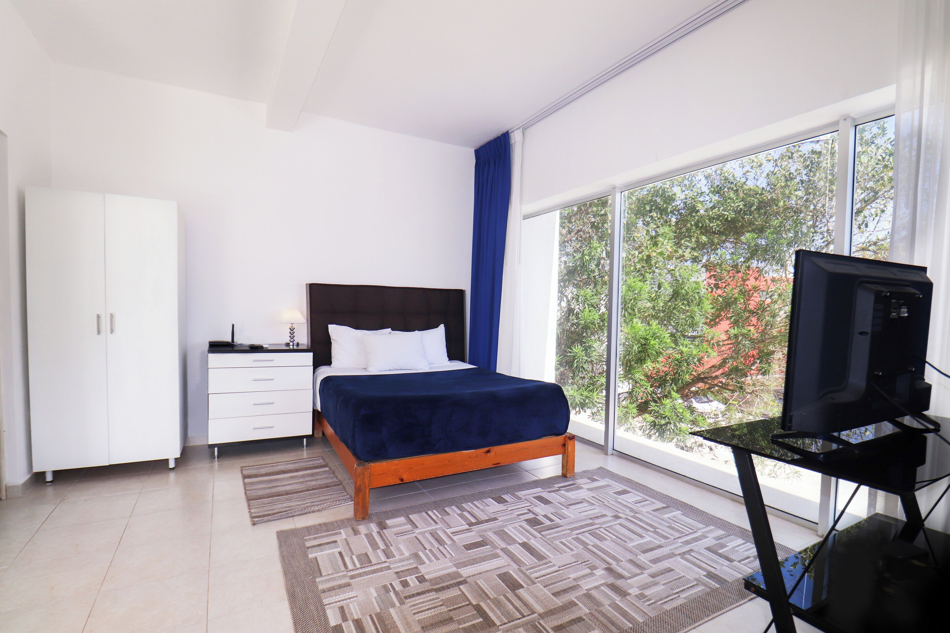 1 室のベッドルーム、WiFi (無料)、ベッドシーツ