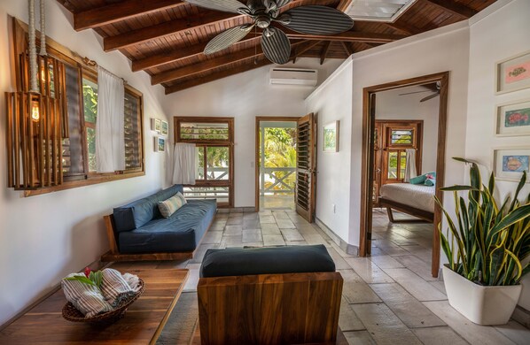 豪華雙人房, 2 間臥室, 海灘景 | 客廳