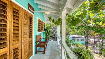 1 habitación, decoración personalizada y muebles diferentes