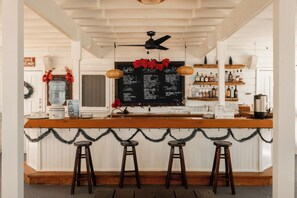 Restaurant - CAMP BAY LODGE (Roatan)