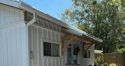 Convenient Cozy Fairhope Guest Cottage