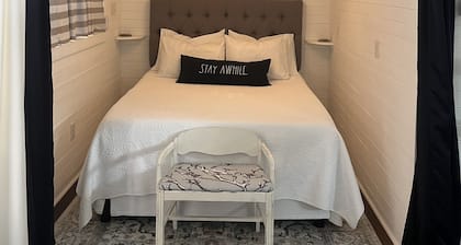 Convenient Cozy Fairhope Guest Cottage