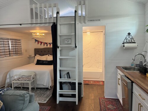 Convenient Cozy Fairhope Guest Cottage