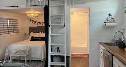 Convenient Cozy Fairhope Guest Cottage