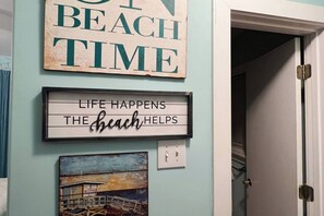 Interior - Sunrise, Sunsets and Redfish at the Bungalows on South Ocean (Port Lavaca)