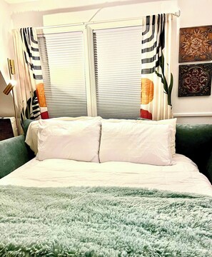 2 bedrooms, iron/ironing board, free WiFi, bed sheets