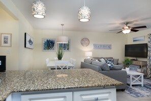 Smart-TV, DVD-spiller, bøker og strømmetjenester