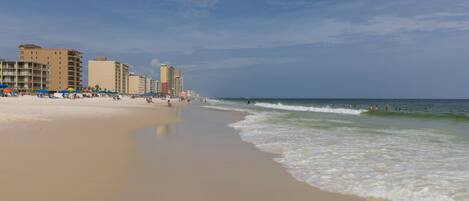 Beach nearby, sun-loungers, beach towels