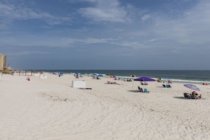 Beach nearby, sun loungers, beach towels