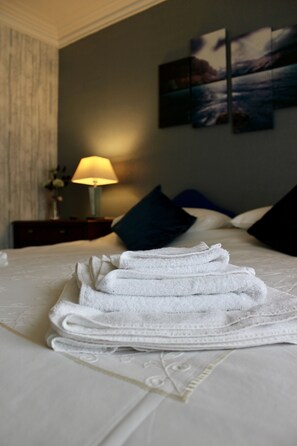 Double Room | Iron/ironing board, free WiFi, bed sheets