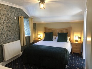 Quarto família | Ferros/tábuas de passar roupa, Wi-Fi de cortesia, roupa de cama