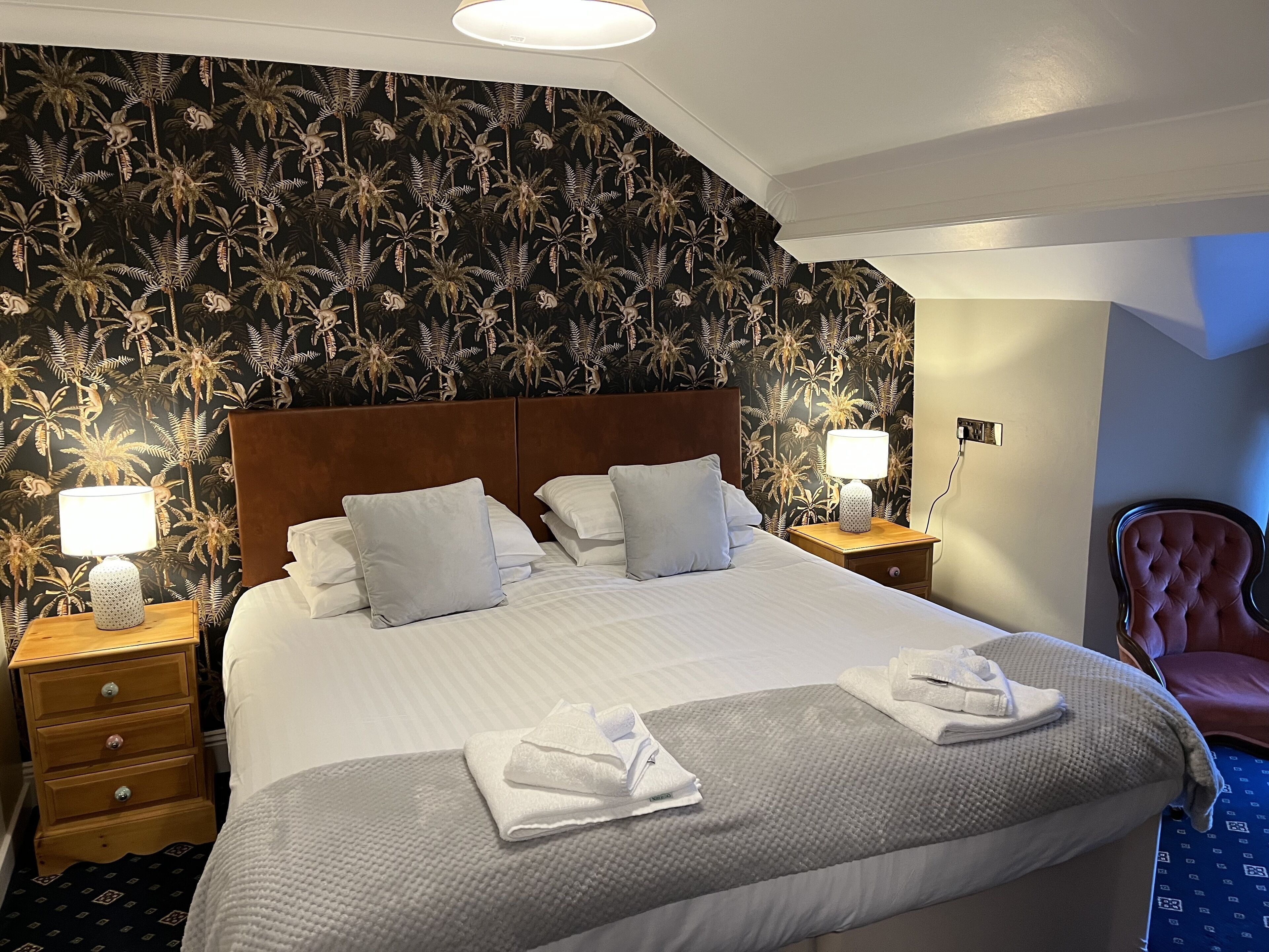 Iron/ironing board, free WiFi, bed sheets