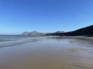 Perto da praia, bar na praia 