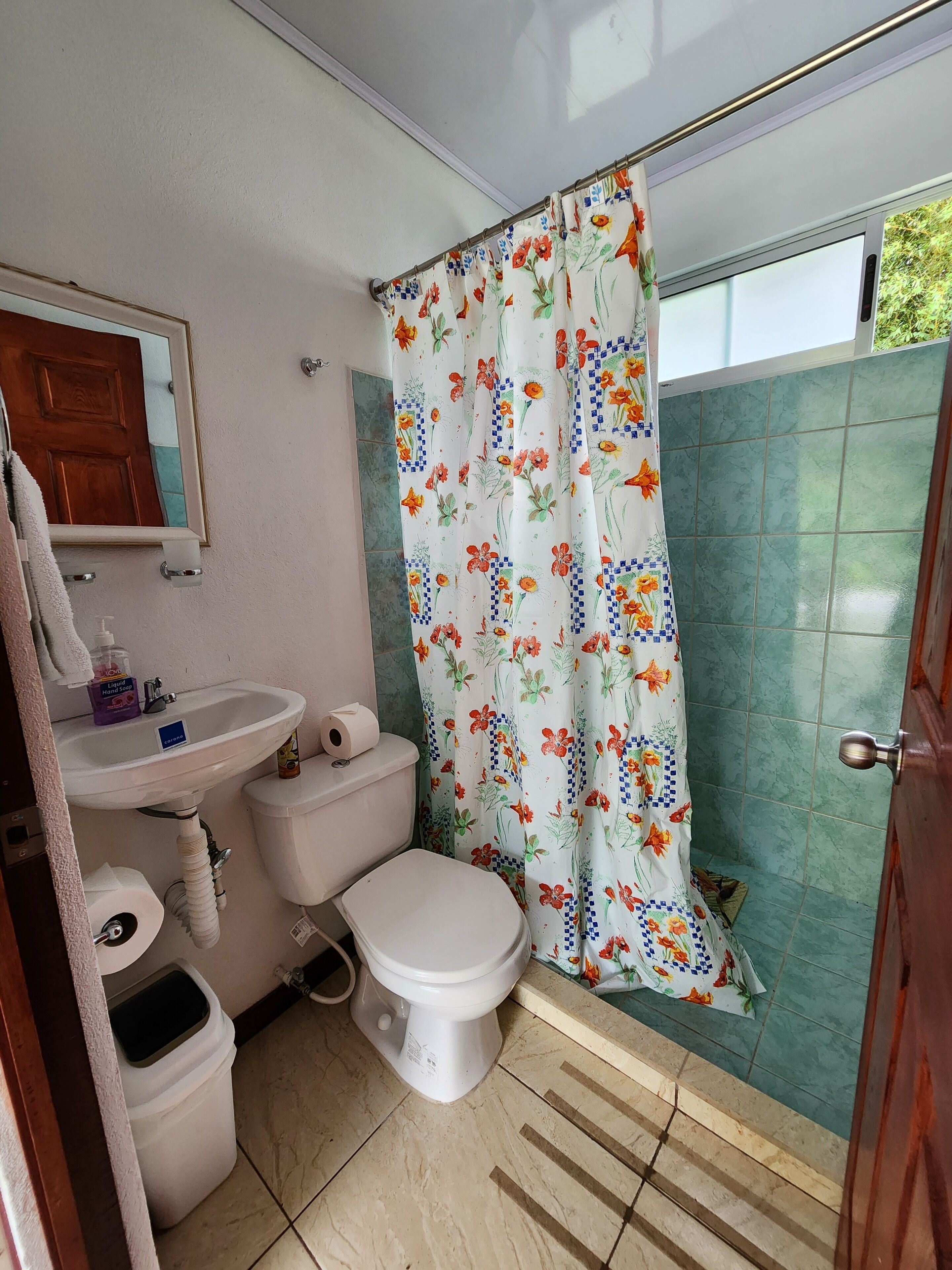 Basic Apartment | Bathroom