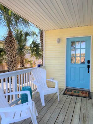 Property grounds - Steps to beach, private balcony, family friendly! (St. Augustine)