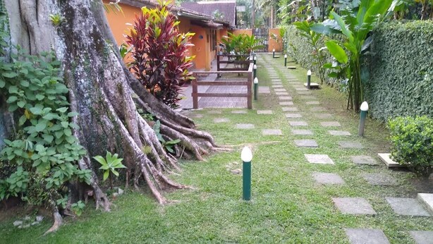 Property grounds - House on Camburi beach in a gated community with swimming pool (São Sebastião)