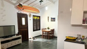 Smart TV, video game console, table football, stereo - House on Camburi beach in a gated community with swimming pool (São Sebastião)