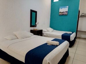 Tweepersoonskamer | Verduisterende gordijnen, een strijkplank/strijkijzer, gratis wifi