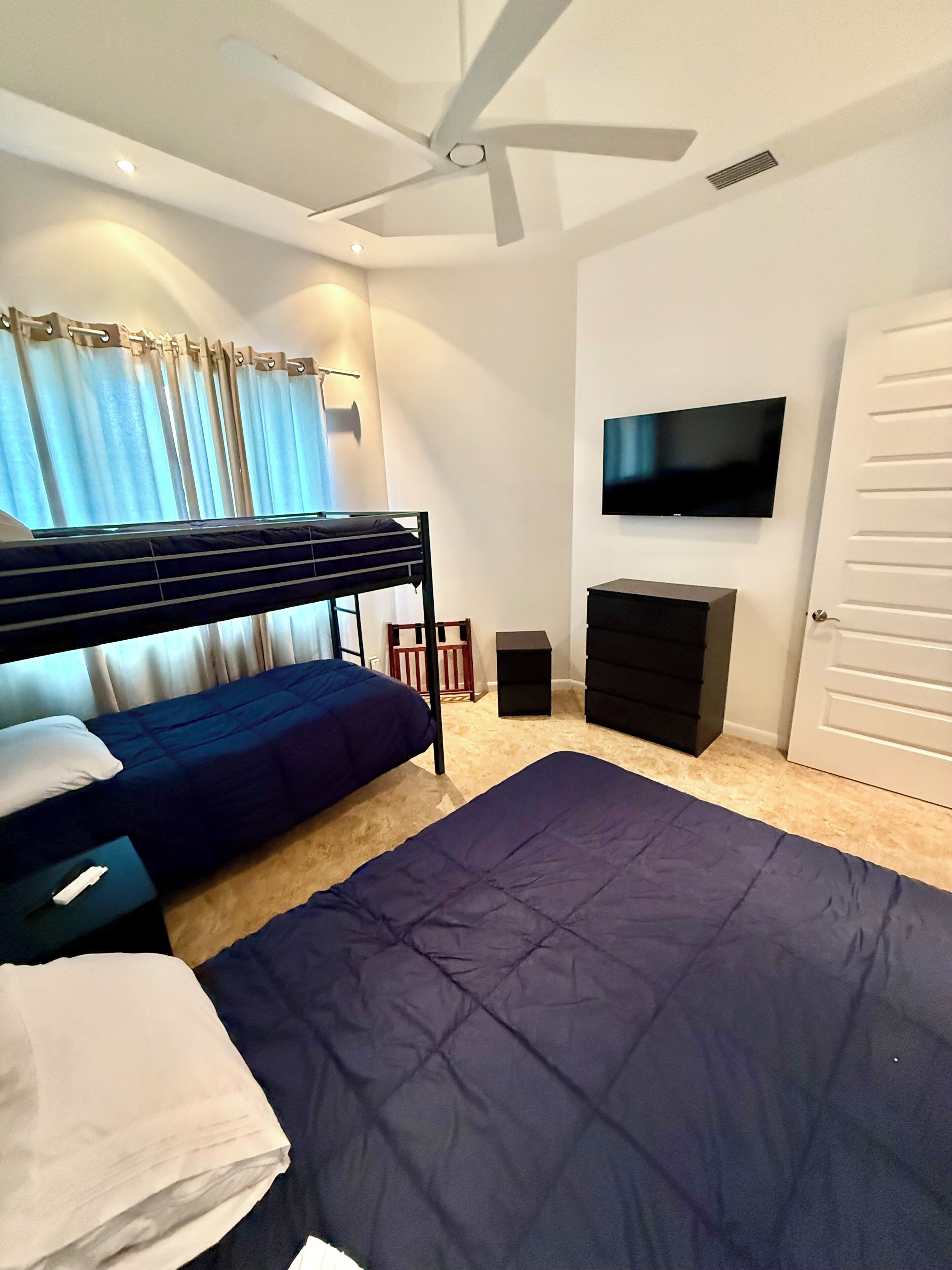 2 bedrooms, iron/ironing board, free WiFi, bed sheets