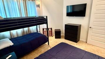 2 bedrooms, iron/ironing board, free WiFi, bed sheets
