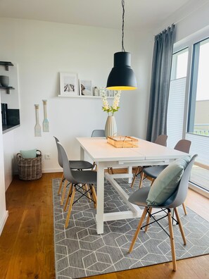 Dining - Strandbude - 2 balconies, fireplace, underfloor heating, bathtub, parking space (Olpenitz)