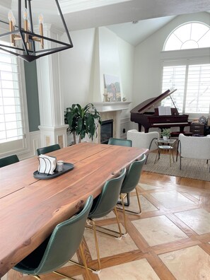 Dining - Mountain Resort Living! Perfect for Ski Vacation! (Draper)
