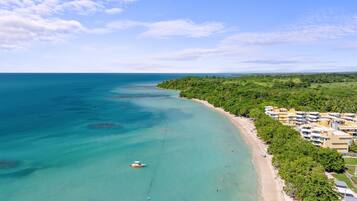 Una spiaggia nelle vicinanze