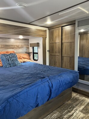 2 bedrooms, bed sheets