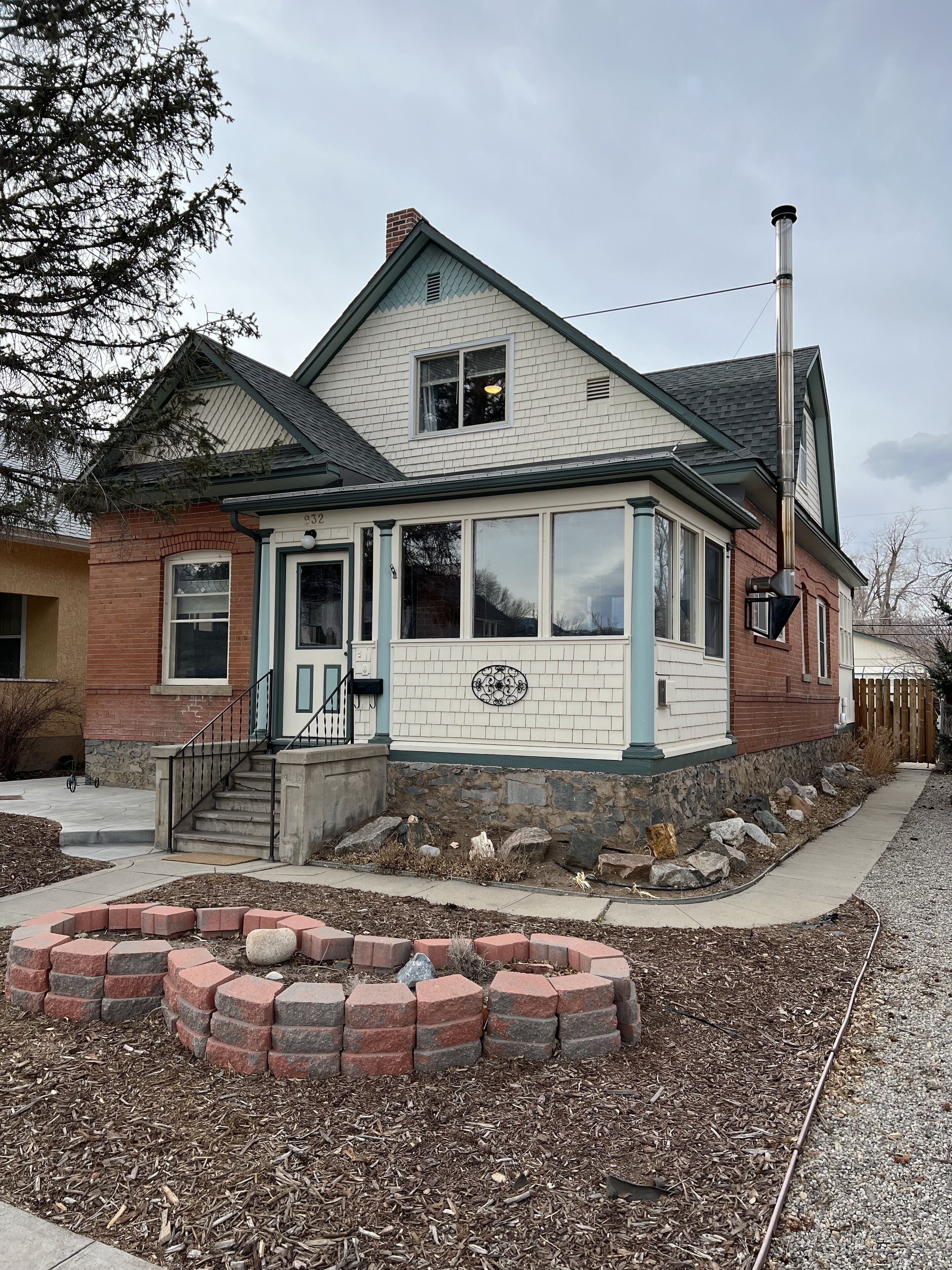Charming 4 bedroom home on F street- the heart of Salida!