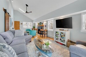 Smart TV, fireplace, books, stereo