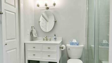 SĂšche-cheveux, serviettes fournies