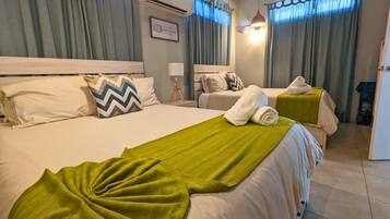 1 habitación, tabla de planchar con plancha, wifi gratis y ropa de cama