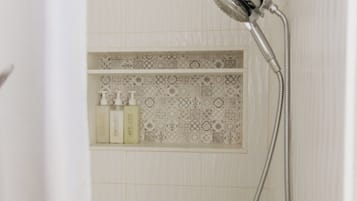 Articles de toilette écologiques, serviettes fournies