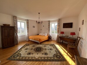 Comfort Double Room | Free WiFi - Le Meix  (Chaumergy)