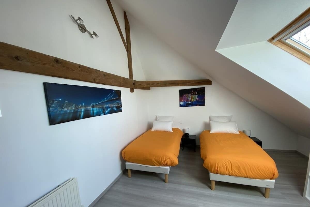 Chambre lits jumeaux (sanitaire commun)