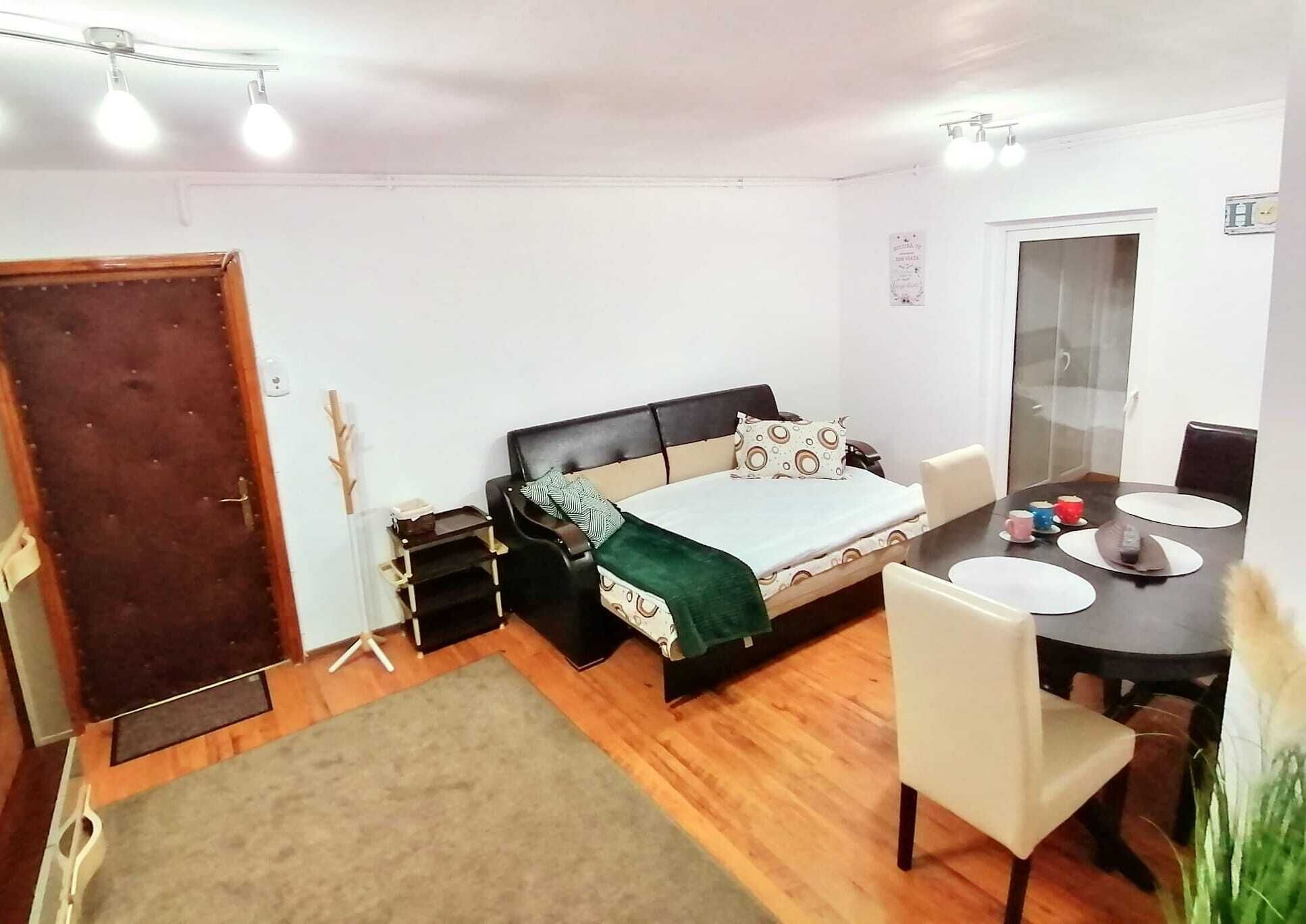 2 bedrooms, iron/ironing board, WiFi