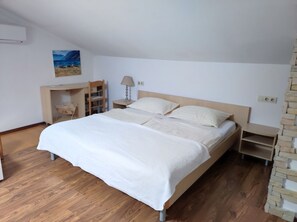 1 bedroom, free WiFi, bed sheets