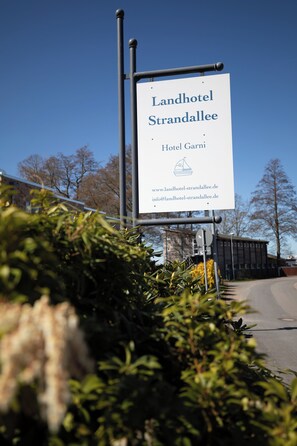 Exterior - Landhotel Strandallee (Wunstorf)
