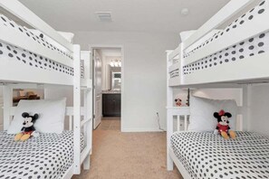 5 Schlafzimmer, BĂŒgeleisen/BĂŒgelbrett, kostenloses WLAN, BettwĂ€sche