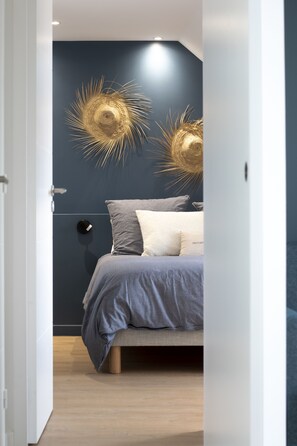 3 bedrooms, in-room safe, WiFi, bed sheets