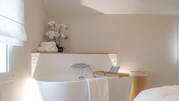 Doccia, asciugacapelli, asciugamani, sapone