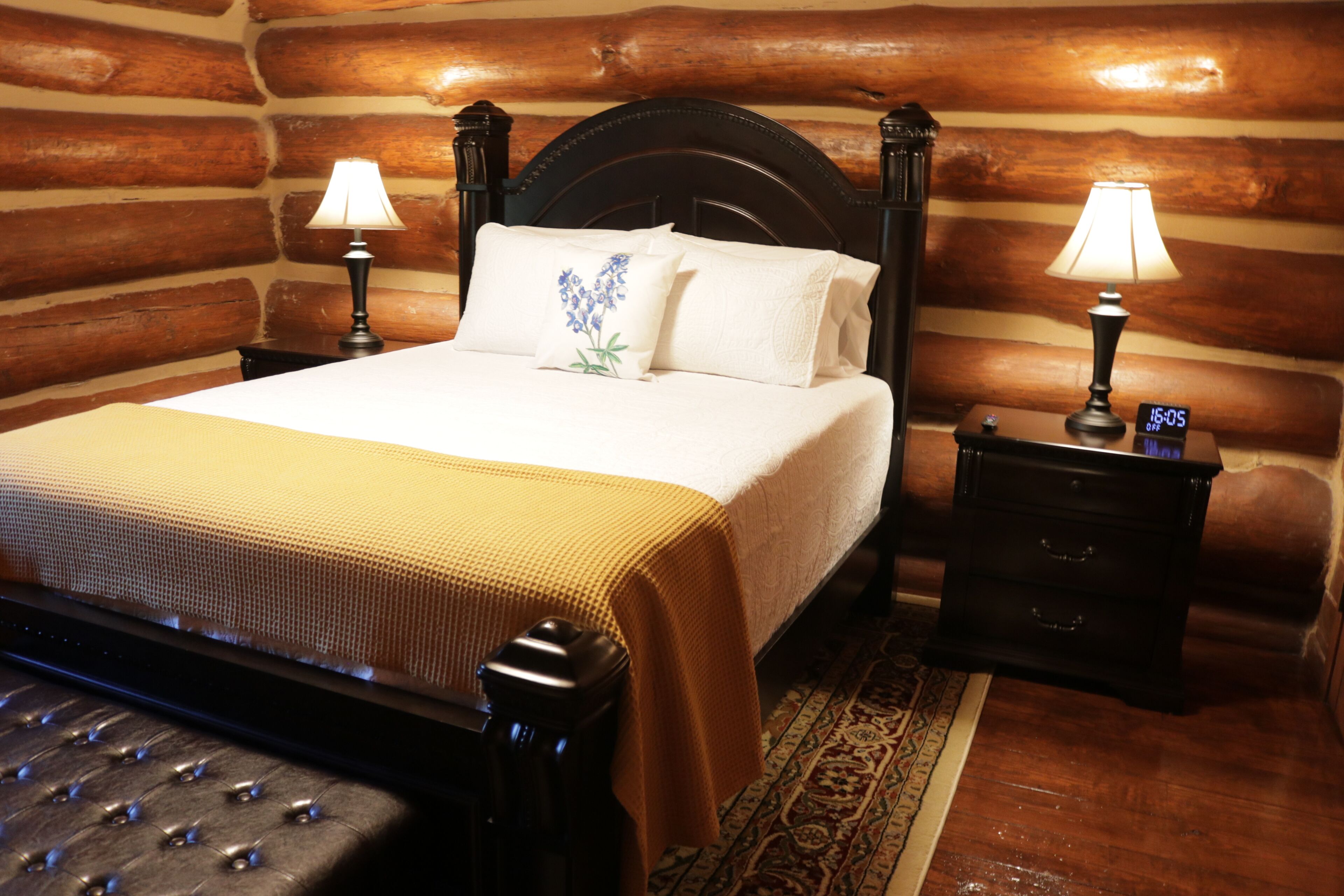 6 chambres, bureau, fer et planche à repasser, lit parapluie