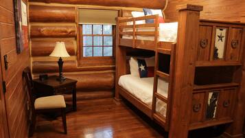 6 bedrooms, desk, iron/ironing board, travel crib