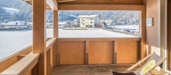 Apartment "Julia" with Mountain View, Private Terrace & Wi-Fi
