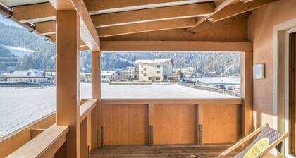 Ferienwohnung "Julia" mit Bergblick, privater Terrasse und WLAN