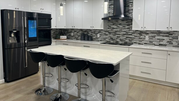 Fridge, microwave, oven, stovetop - Come and enjoy this beautiful 3 -bedroom 2.5 bathroom (Thornton)