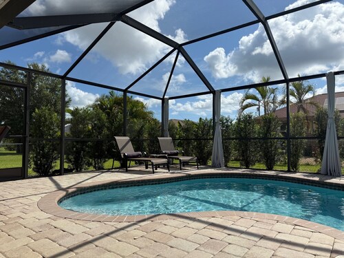 Family-friendly home. Heated pool w/lanai. Close to Pine Island, beaches & golf